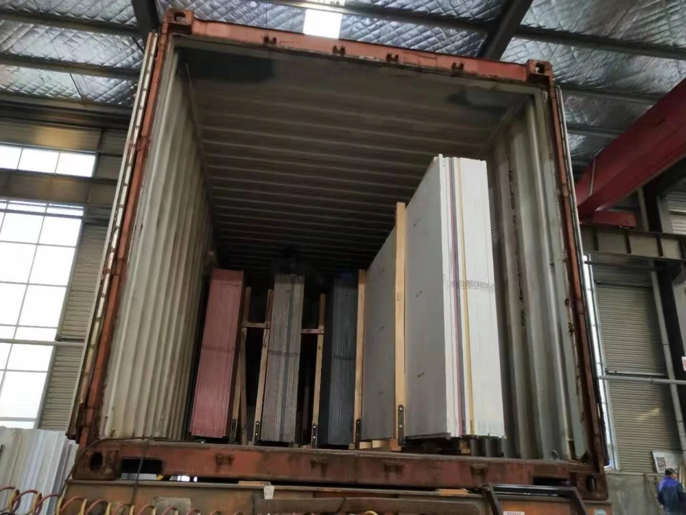 Utovar mermera i granita u kontejner