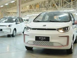 car with sodium-ion battery