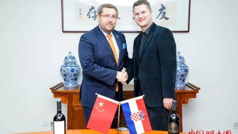 Hrvatski ambasador u Kini tokom posete Gabriel Grupi