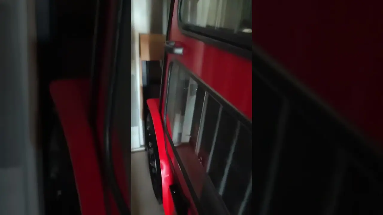 Otvaranje kontejnera sa viljuškarima
