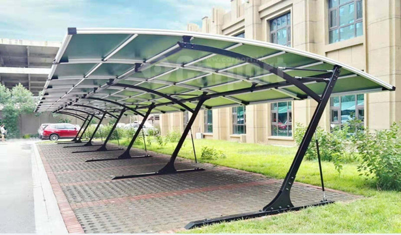 garaža na parkingu ispred solitera